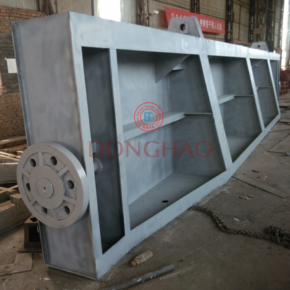 大型配重钢闸门4361.jpg 大型配重钢闸门4361.jpg