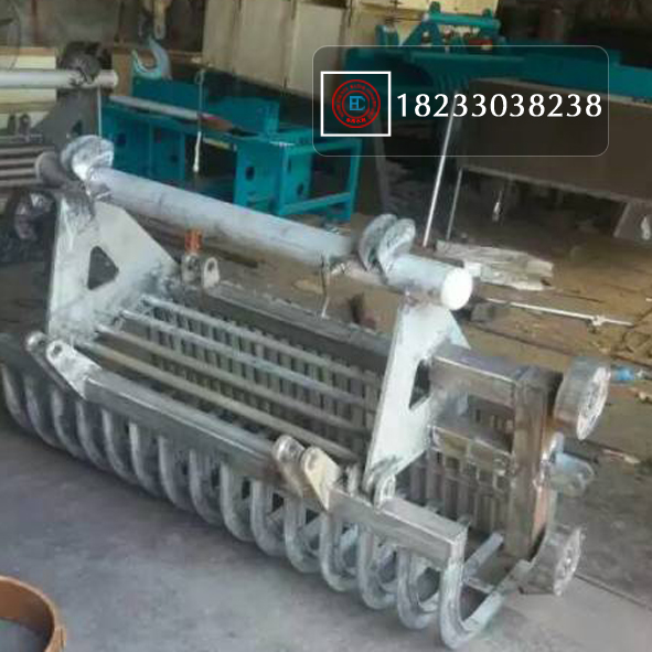 抓斗清污机111.jpg 抓斗清污机111.jpg