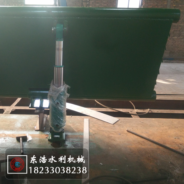 液压翻板闸门 试机.jpg